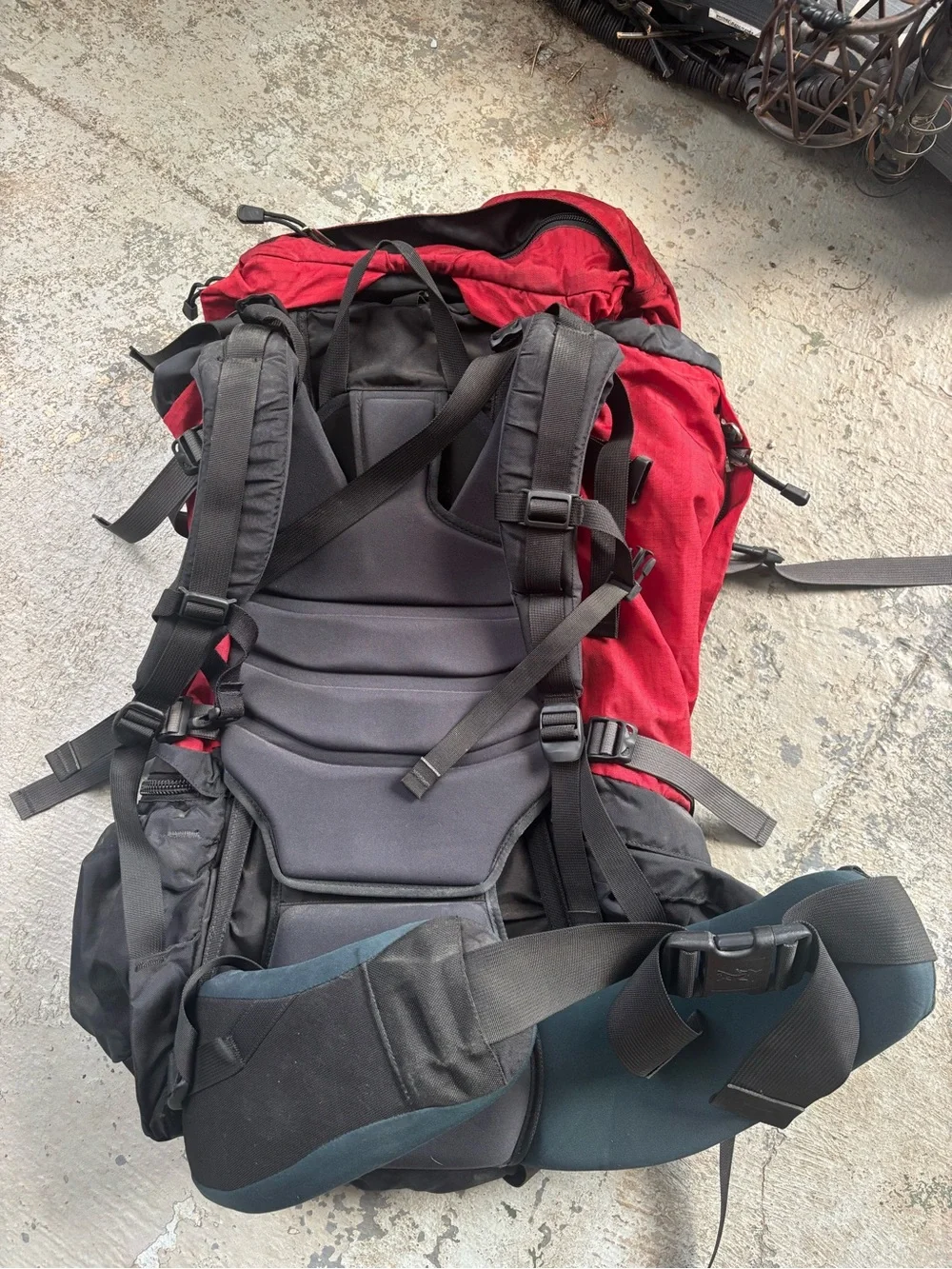 Arc'teryx Bora 65 backpack black red large hiking camping travel